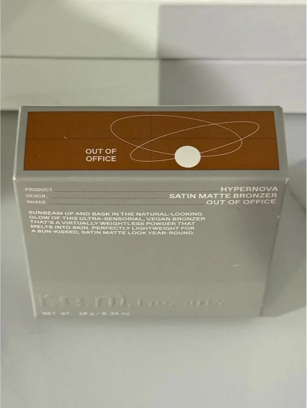 r.e.m. beauty Hypernova Satin Matte Bronzer - Out of Office
